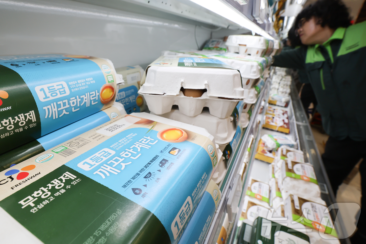 (서울=뉴스1) 이종수 인턴기자 = 9일 서울 시내 한 대형마트에 계란이 진열돼 있다.정부는 물가 안정을 위해 신선란 359만 개 수입을 추진할 계획이다. 2026.4.9/뉴스1