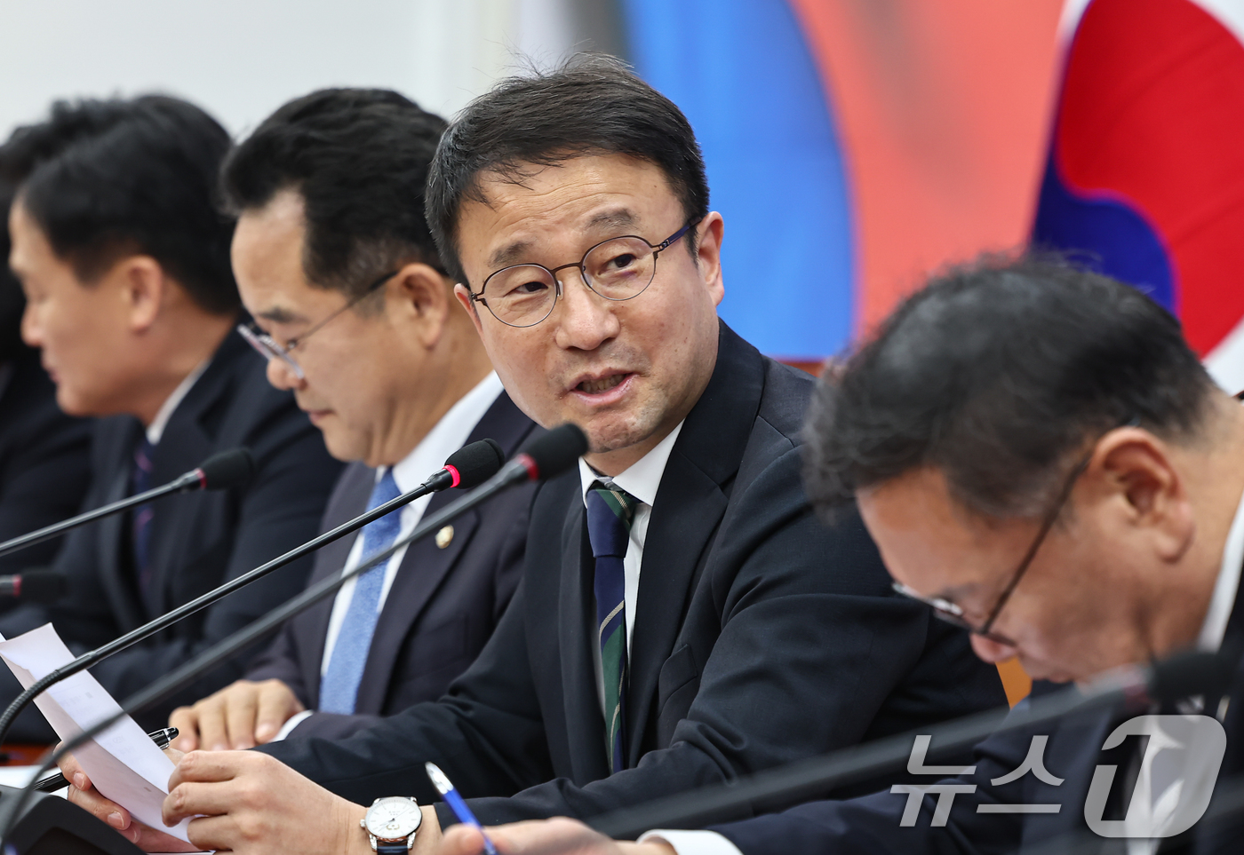 (서울=뉴스1) 김도우 기자 = 한병도 더불어민주당 원내대표가 9일 서울 여의도 국회에서 열린 착!붙 공약 프로젝트 4호·5호 공약 발표에서 인사말을 하고 있다. 2026.4.9/ …