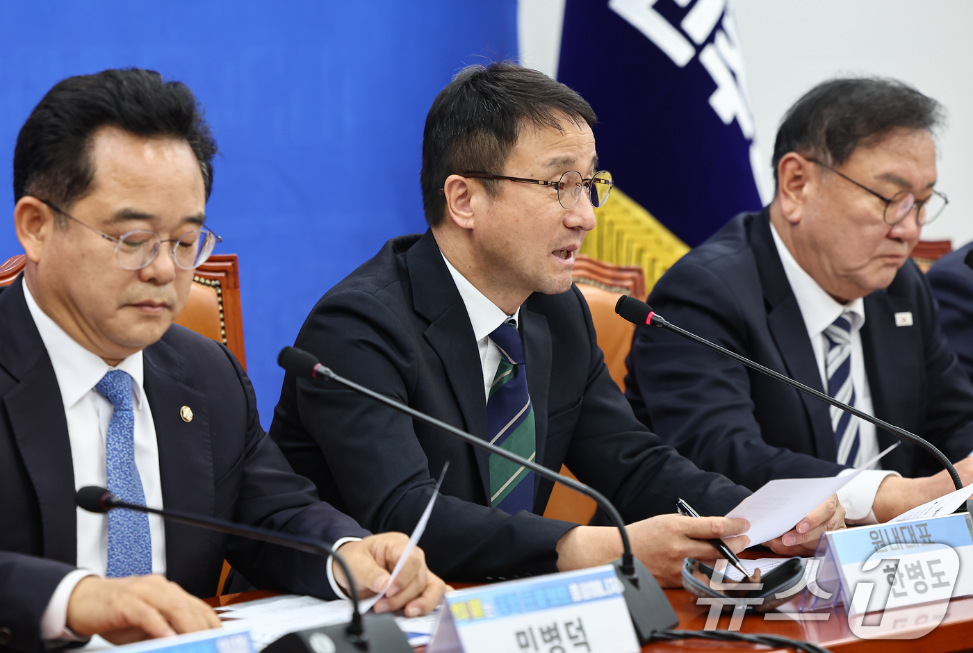 (서울=뉴스1) 김도우 기자 = 한병도 더불어민주당 원내대표가 9일 서울 여의도 국회에서 열린 착!붙 공약 프로젝트 4호·5호 공약 발표에서 인사말을 하고 있다. 2026.4.9/ …