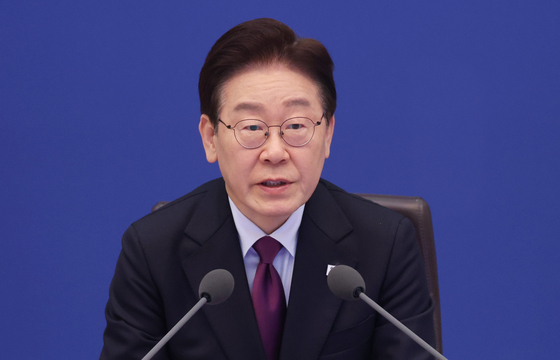 李대통령, 완도 화재 소방관 사고에 "인명 최우선…가용 자원 총동원"