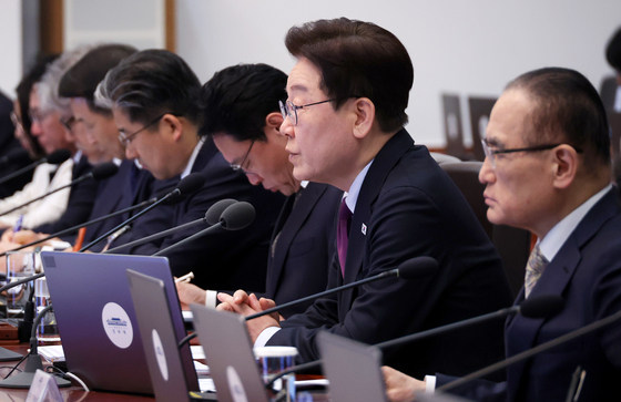 李대통령 "韓 관광산업 세계 최고 반열 각오로 아이템 발굴·집행하라"