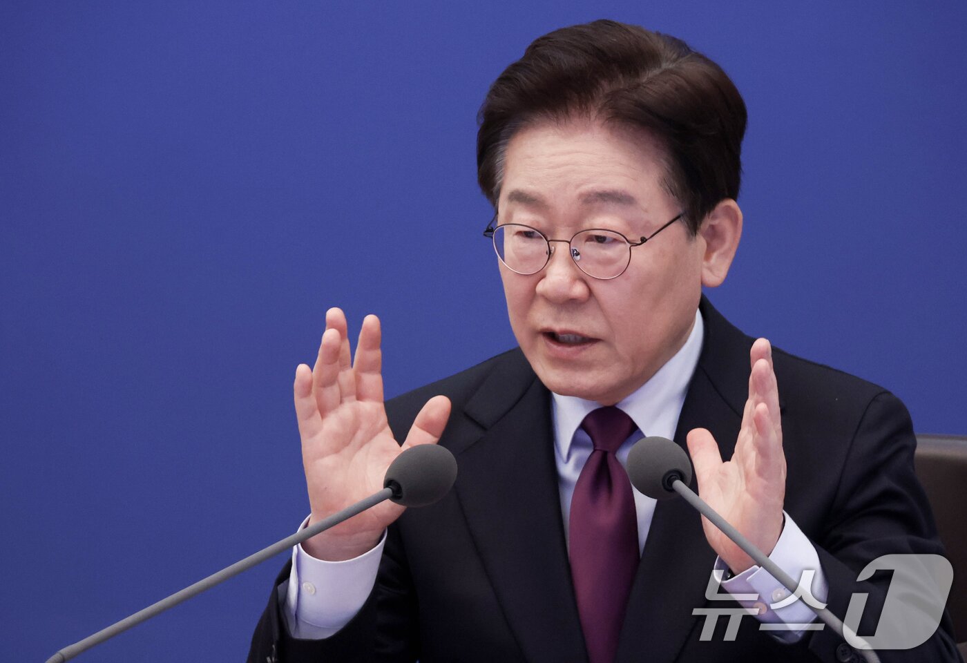 본문 이미지 - 이재명 대통령이 9일 청와대에서 열린 수석보좌관회의에서 발언하고 있다. 2026.4.9 ⓒ 뉴스1 허경 기자