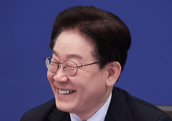 미소 짓는 이재명 대통령