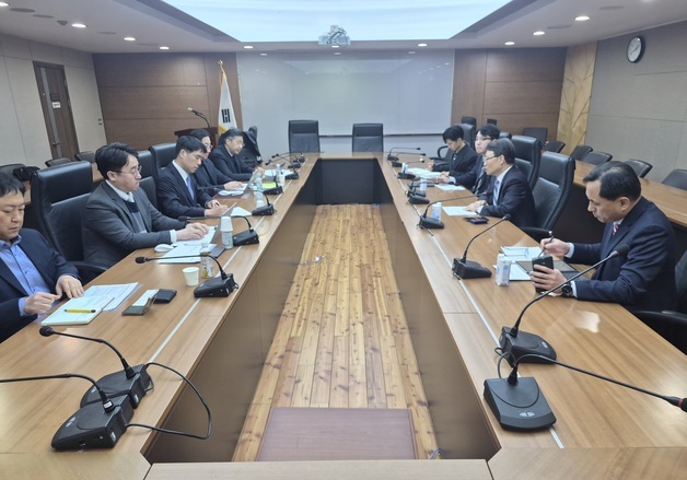 박은식 산림청장, 중동전쟁 관련 목재산업계 간담회 개최