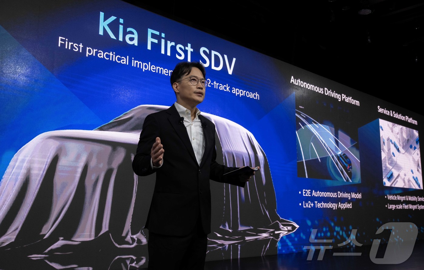 (서울=뉴스1) = 박민우 현대자동차·기아 AVP본부장 사장이 9일 서울 중구 신라호텔에서 열린 2026 CEO 인베스터 데이에서 자율주행 전략에 대해 설명하고 있다. (현대차·기 …