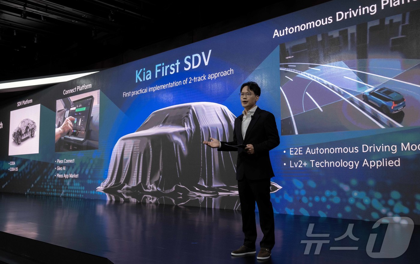 (서울=뉴스1) = 박민우 현대자동차·기아 AVP본부장 사장이 9일 서울 중구 신라호텔에서 열린 2026 CEO 인베스터 데이에서 자율주행 전략에 대해 설명하고 있다. (현대차·기 …
