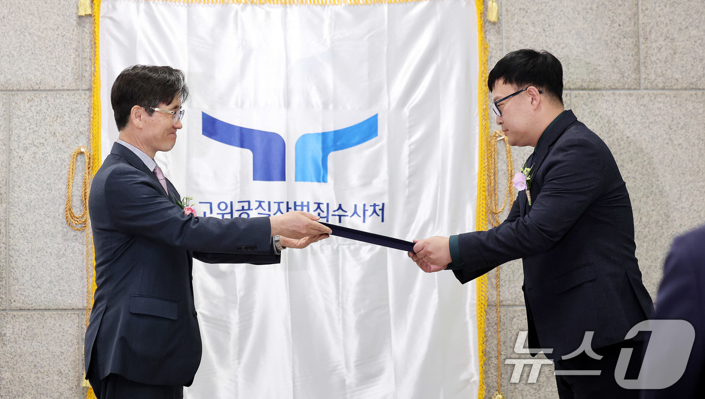 (과천=뉴스1) 박지혜 기자 = 오동운 공수처장이 9일 오후 경기 정부과천청사 고위공직자범죄수사처(공수처) 로비에서 열린 '고위공직자범죄 내부고발 익명신고센터' 개소식에서 최재욱 …