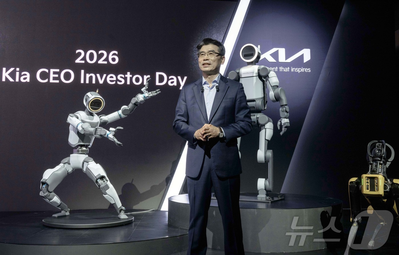 (서울=뉴스1) = 송호성 기아 사장이 9일 서울 중구 신라호텔에서 열린 2026 CEO 인베스터 데이에서 기아의 중장기 사업 전략 등에 대해 설명하고 있다. (현대차·기아 제공. …