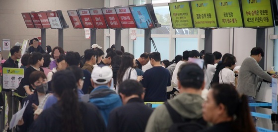 강풍에 제주공항 무더기 결항