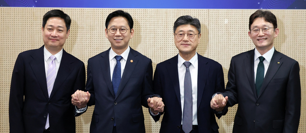 배경훈 "AI 기업 돼야" 주문…통신3사 '메가 프로젝트' 지원 화답