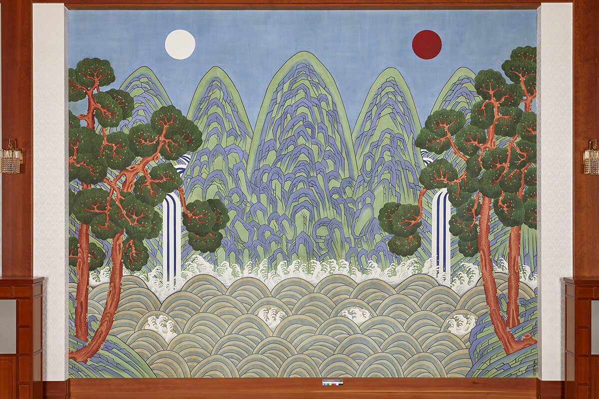 본문 이미지 - 송규태 화백의 '일월도'. 2018.5.3 (청와대 제공) / 뉴스1 DB