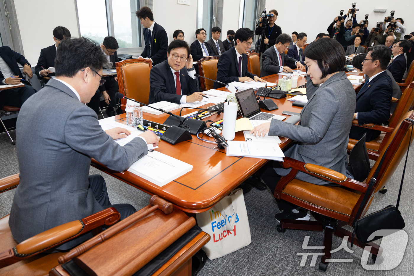 (서울=뉴스1) 유승관 기자 = 진성준 국회 예산결산특별위원장이 9일 서울 여의도 국회에서 열린 제434회 국회(임시회) 예산결산특별위원회 제1차 2026년도 제1회 추가경정예산안 …