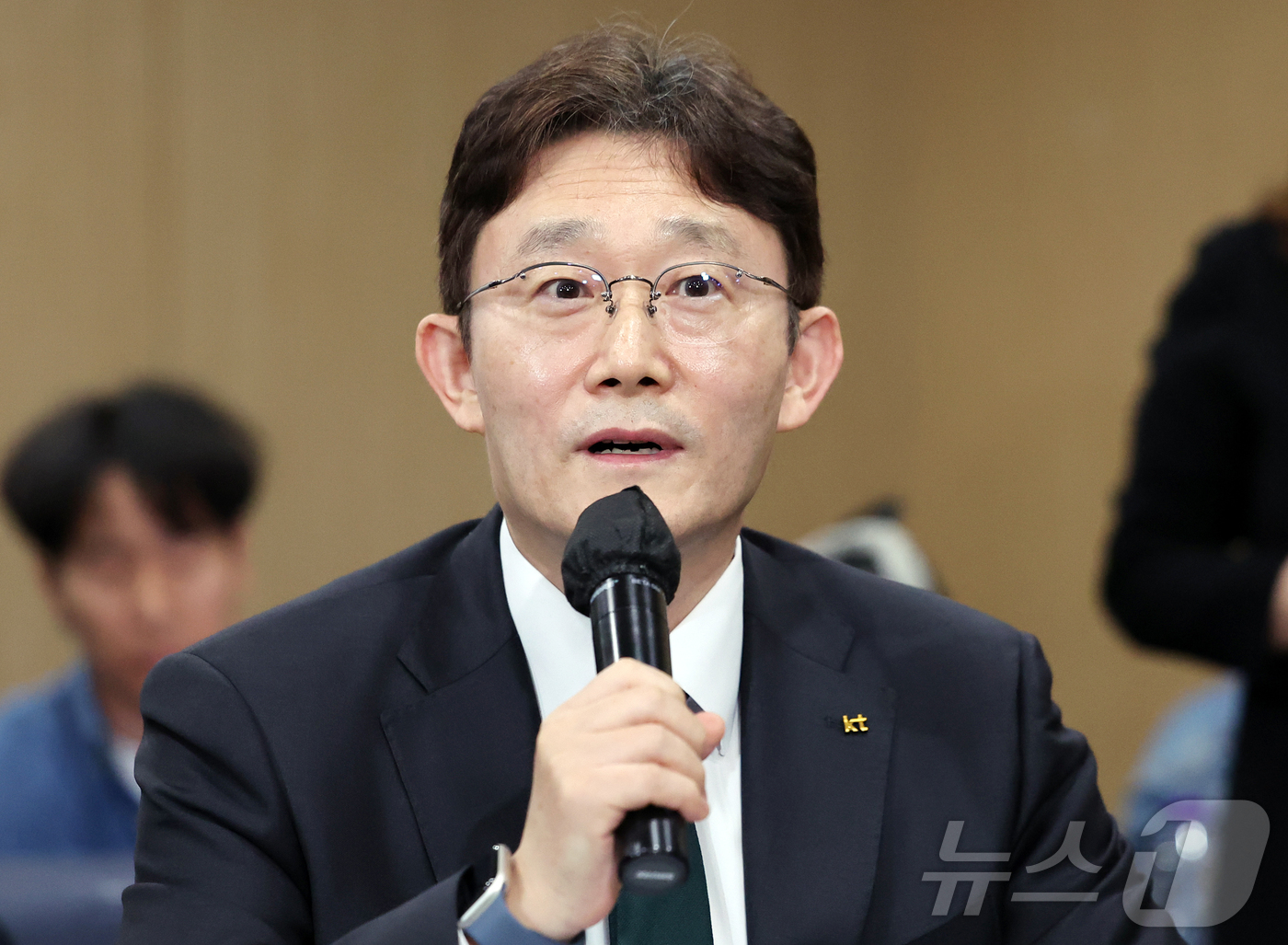 (서울=뉴스1) 김진환 기자 = 박윤영 KT 대표가 9일 오후 서울 강남구 한국과학기술회관에서 열린 부총리 겸 과학기술정보통신부 장관-통신사 CEO 간담회에 참석해 인사말을 하고 …