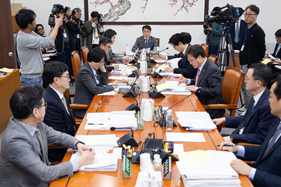 30조 추경, 오늘 국회 본회의 통과…고유가 지원금 막판 쟁점