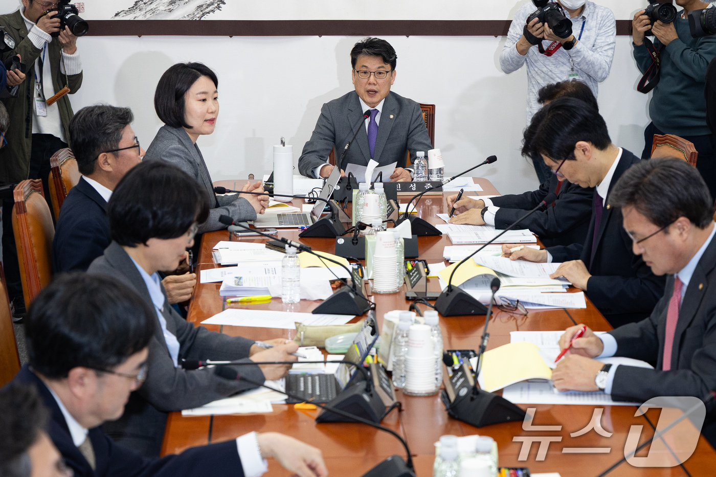 (서울=뉴스1) 유승관 기자 = 진성준 국회 예산결산특별위원장이 9일 서울 여의도 국회에서 열린 제434회 국회(임시회) 예산결산특별위원회 제1차 2026년도 제1회 추가경정예산안 …