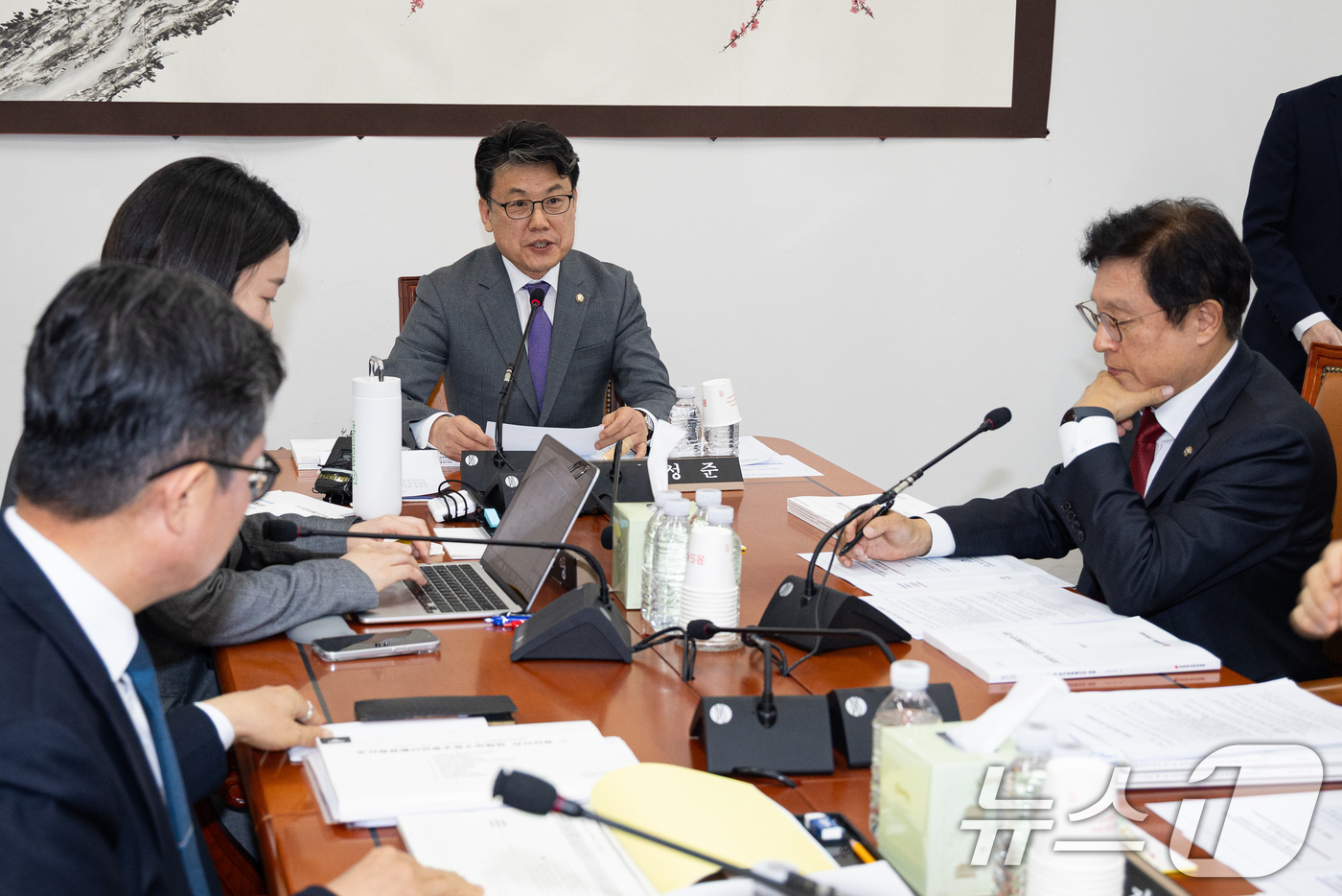 (서울=뉴스1) 유승관 기자 = 진성준 국회 예산결산특별위원장이 9일 서울 여의도 국회에서 열린 제434회 국회(임시회) 예산결산특별위원회 제1차 2026년도 제1회 추가경정예산안 …