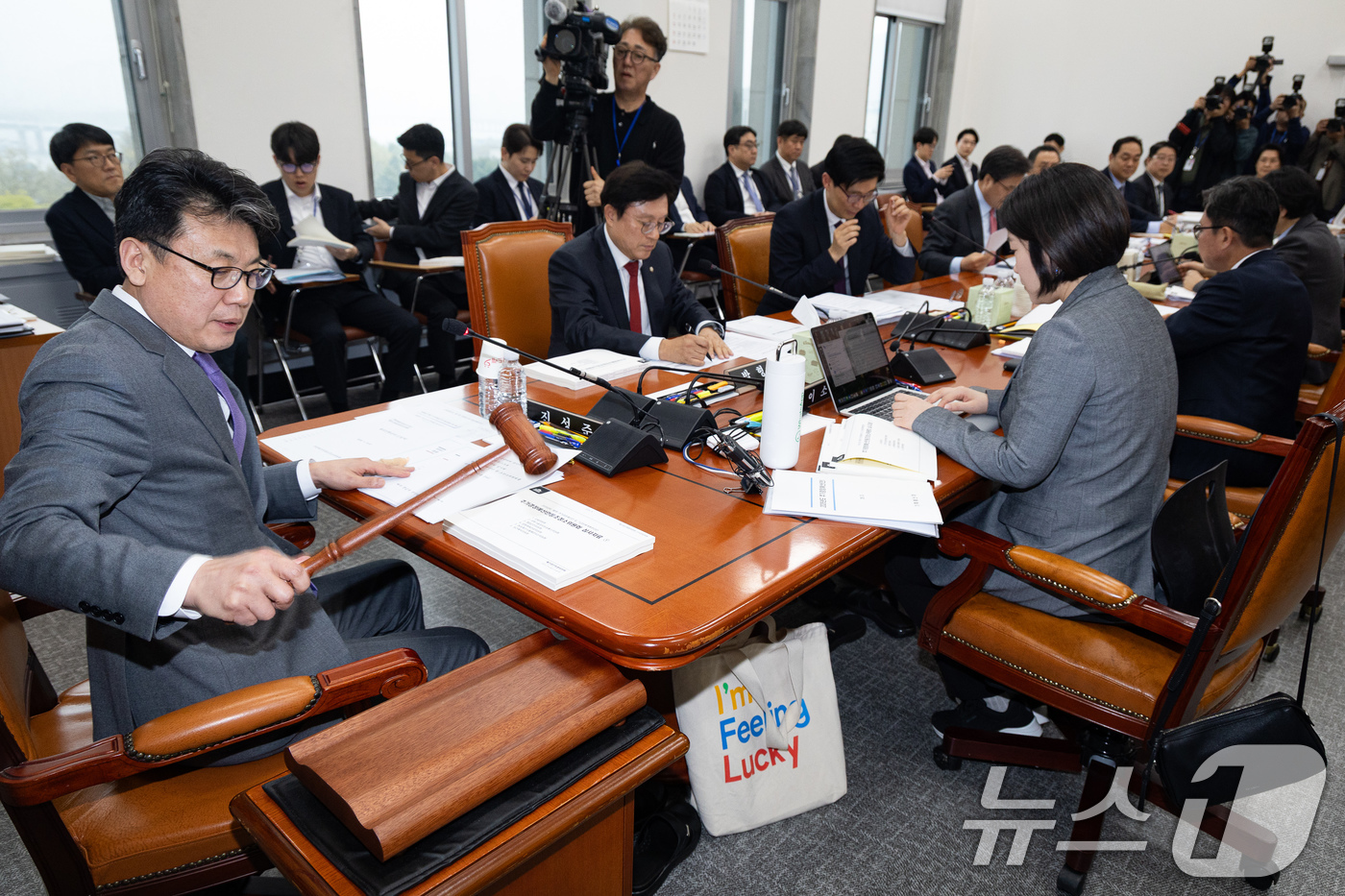 (서울=뉴스1) 유승관 기자 = 진성준 국회 예산결산특별위원장이 9일 서울 여의도 국회에서 열린 제434회 국회(임시회) 예산결산특별위원회 제1차 2026년도 제1회 추가경정예산안 …