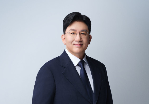 "하이브, 멀티레이블·글로벌 현지화로 글로벌 블루오션 창출"…해외서도 주목