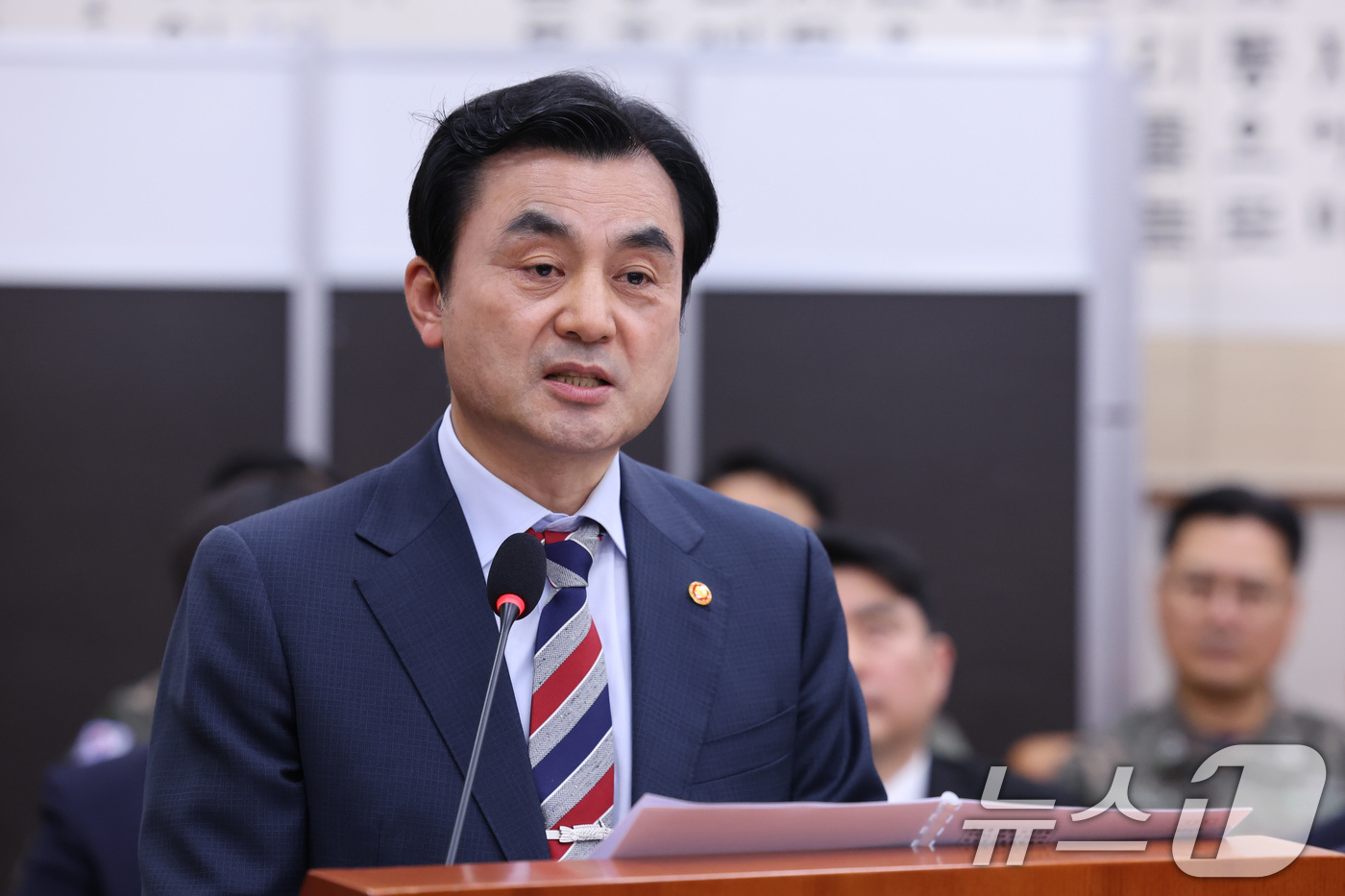 (서울=뉴스1) 신웅수 기자 = 안규백 국방부 장관이 9일 서울 여의도 국회에서 열린 윤석열정권정치검찰조작기소의혹사건진상규명국정조사특별위원회 전체회의에서 업무보고를 하고 있다. 2 …