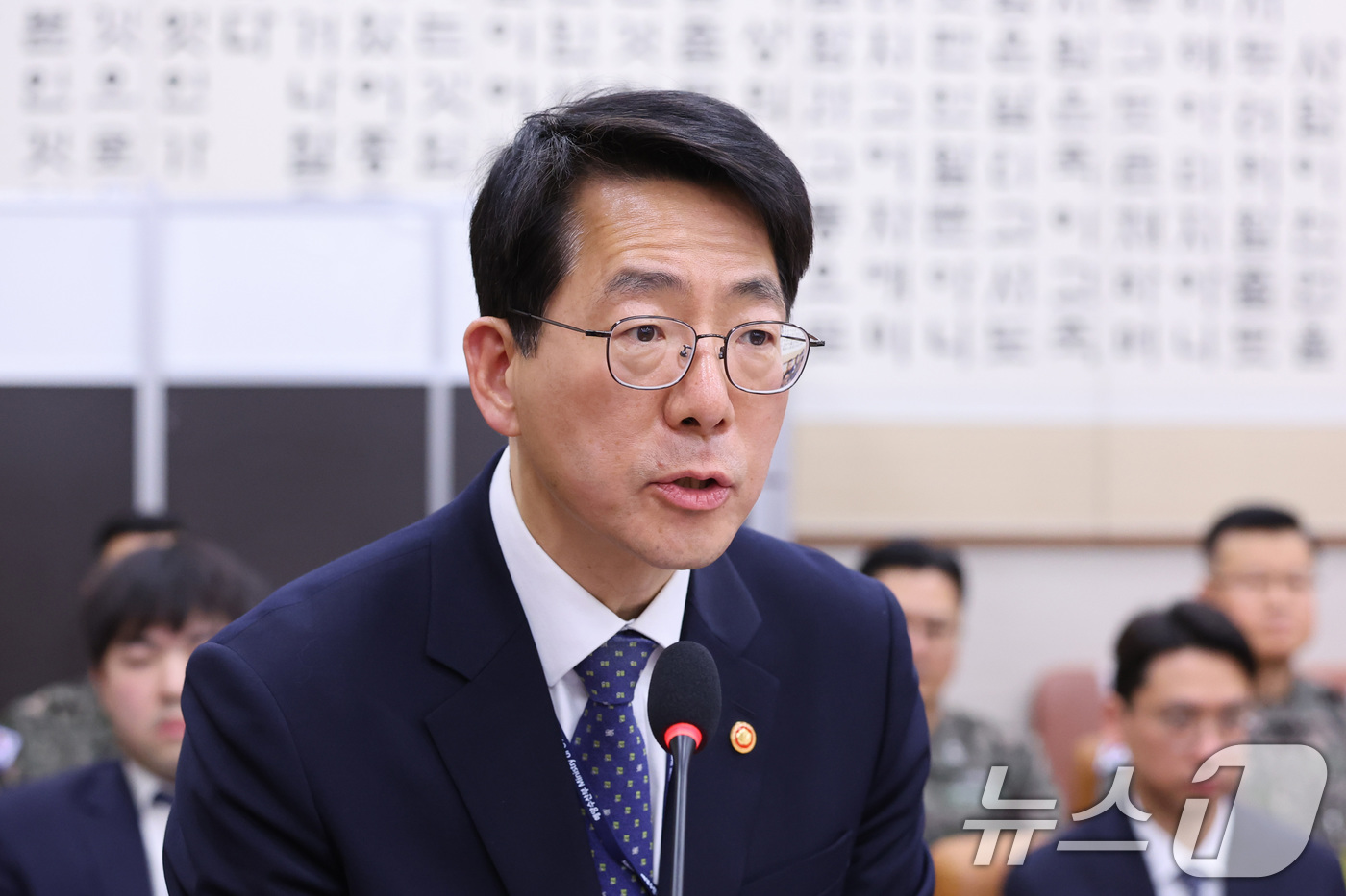 (서울=뉴스1) 신웅수 기자 = 황종우 해양수산부 장관이 9일 서울 여의도 국회에서 열린 윤석열정권정치검찰조작기소의혹사건진상규명국정조사특별위원회 전체회의에서 업무보고를 하고 있다. …