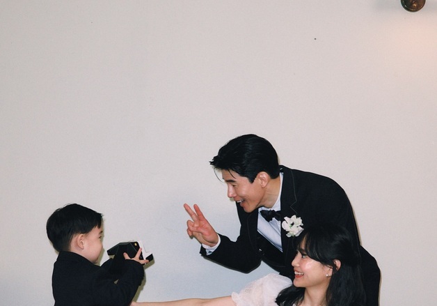 윤승아♥김무열, 3세 아들과 함께한 리마인드 웨딩…결혼 11주년 자축 [N샷]