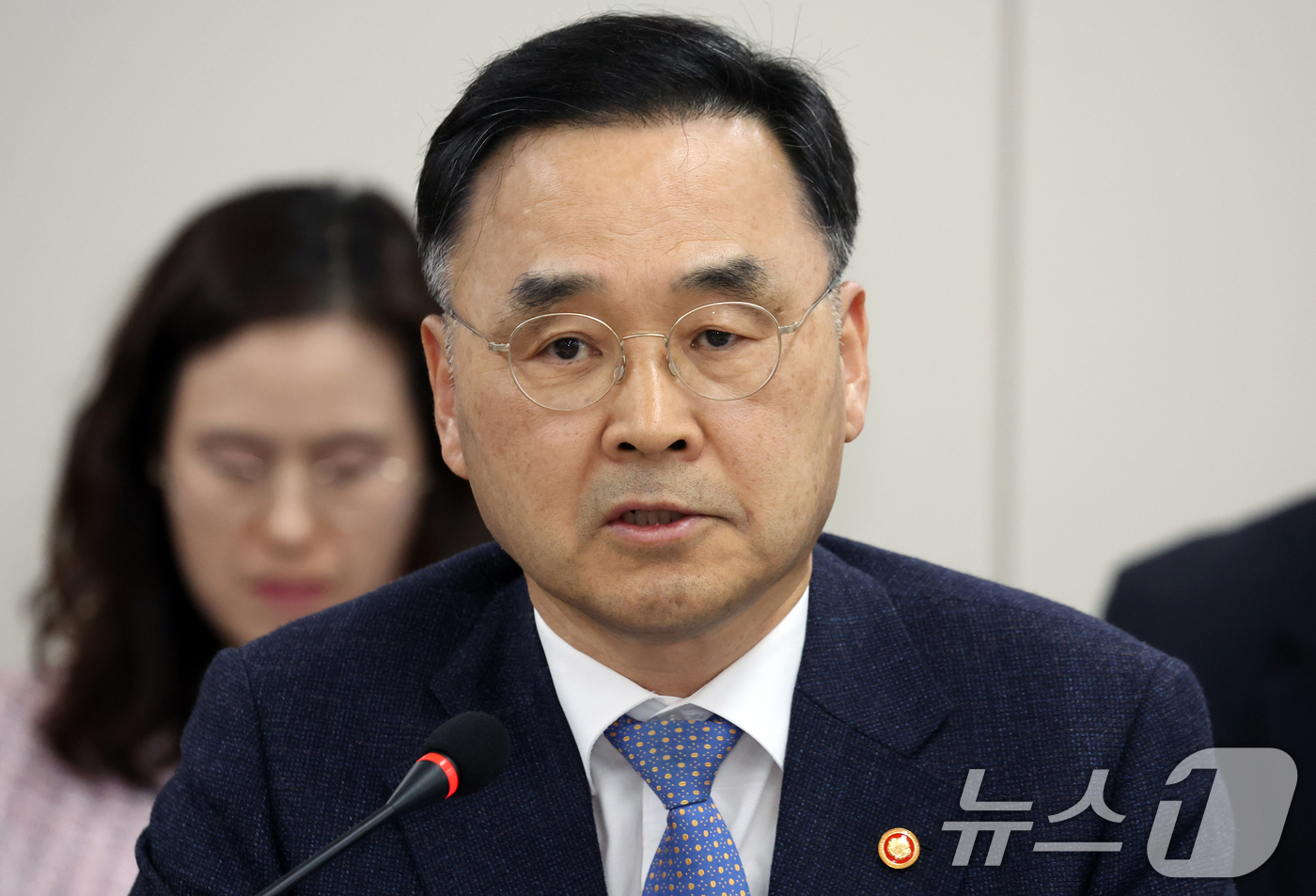 (서울=뉴스1) 김명섭 기자 = 차정인 국가교육위원장이 9일 오후 서울 종로구 세종대로 정부서울청사에서 열린 제 67차 회의에서 모두 발언을 하고 있다. 이날 회의에서는 사교육 특 …