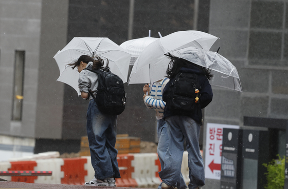 광주·전남 117㎜ 봄비에 강풍…교통 통제·피해 신고 잇따라(종합)
