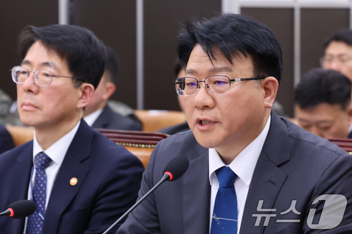 (서울=뉴스1) 신웅수 기자 = 장인식 해양경찰청장 직무대행이 9일 서울 여의도 국회에서 열린 윤석열정권정치검찰조작기소의혹사건진상규명국정조사특별위원회 전체회의에서 의원 질의에 답변 …