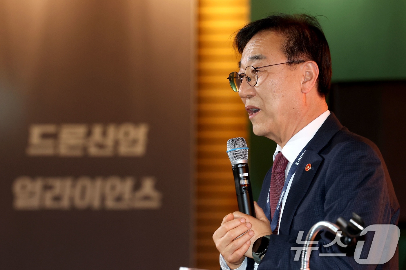 (서울=뉴스1) 이광호 기자 = 김윤덕 국토교통부 장관이 9일 오후 서울 영등포구 FKI타워에서 열린 드론 산업 얼라이언스 제1차 총회에 참석해 환영사를 하고 있다.  2026.4 …