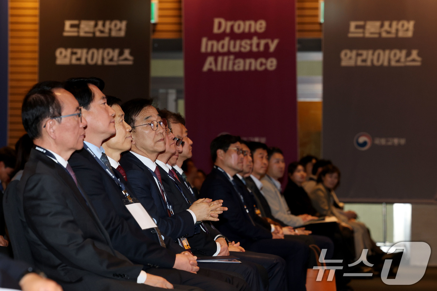 (서울=뉴스1) 이광호 기자 = 김윤덕 국토교통부 장관이 9일 오후 서울 영등포구 FKI타워에서 열린 드론 산업 얼라이언스 제1차 총회에 참석해 있다.  2026.4.9/뉴스1