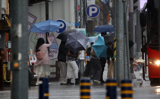 [오늘의 날씨] 강원(10일, 금)…흐리고 곳곳 비, 강한 바람 주의