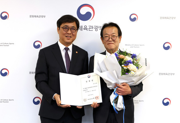 세종학당재단 이사장에 전우용 역사학자