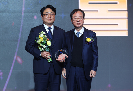 프로농구 시상식 공로상 수상한 몰텐코리아