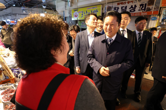 민심 살피는 정청래 대표