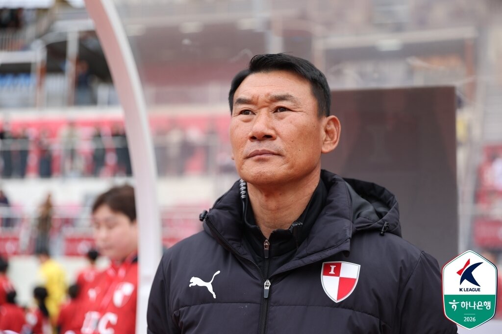 본문 이미지 - 부산아이파크의 비상을 이끄는 조성환 감독 (한국프로축구연맹 제공)