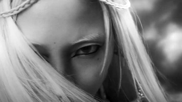 [영상] BTS '훌리건' 뮤비 속 금발 여성 정체는…톱모델 수주였다