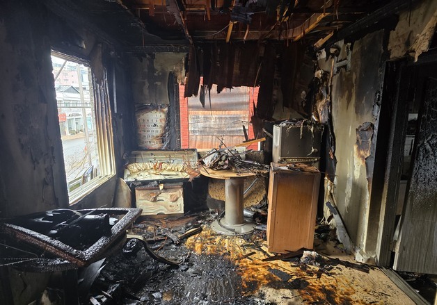 "옷 모아놓고 불 질렀다"…만취상태서 집에 불 지른 50대(종합)