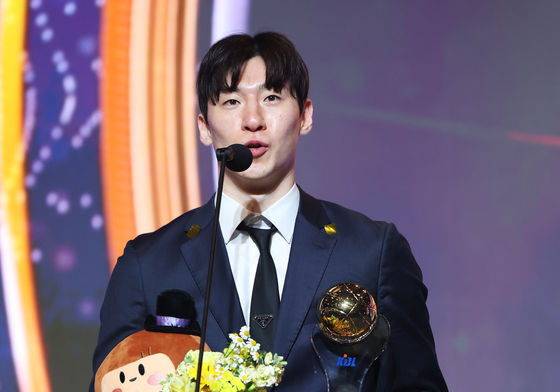 MVP 수상 소감 밝히는 이정현