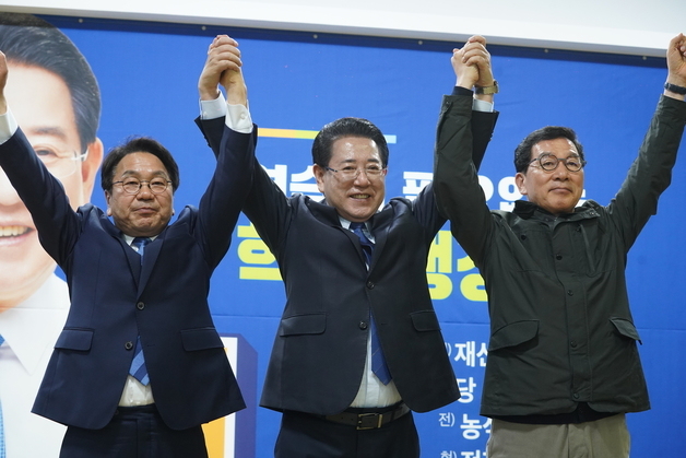 신정훈, 김영록 만나 지지선언…"전남광주 운명 걸렸다"