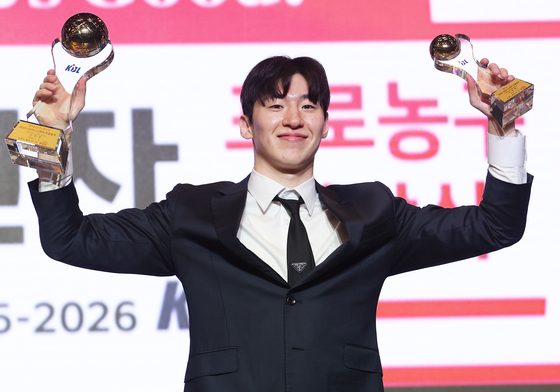 소노 이정현, MVP 트로피 번쩍