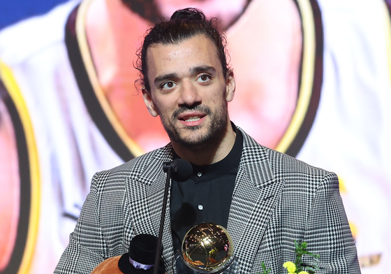 외국선수 MVP 소감 밝히는 아셈 마레이