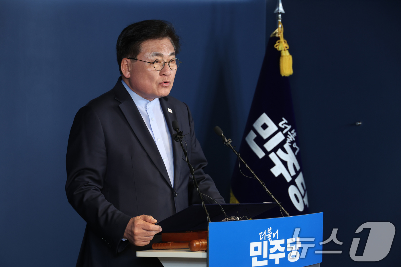 (서울=뉴스1) 신웅수 기자 = 소병훈 더불어민주당 중앙당 선거관리위원장이 9일 서울 여의도 중앙당사에서 서울시(본경선) 개표 결과를 발표하고 있다. 2026.4.9/뉴스1