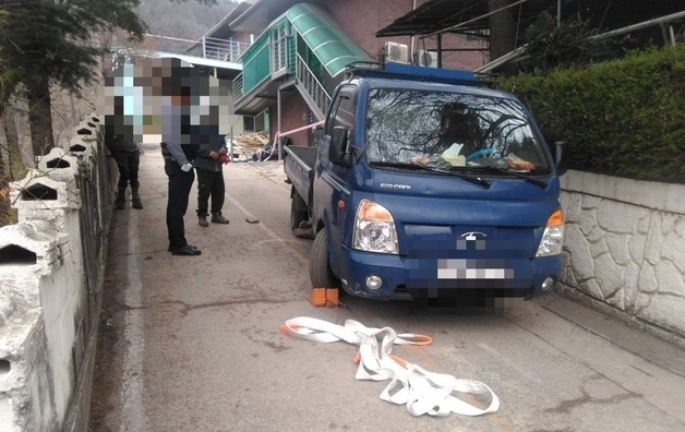 가평 철거 현장서 1톤 트럭 미끄러져…작업자 1명 심정지