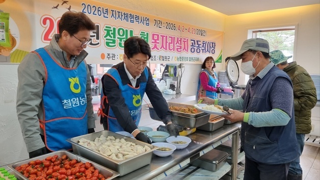 강원농협, 철원 민통선 못자리 현장서 '배식 봉사'… 영농 애로사항 청취