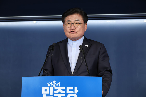 민주당, 부산시장 후보로 전재수 선출