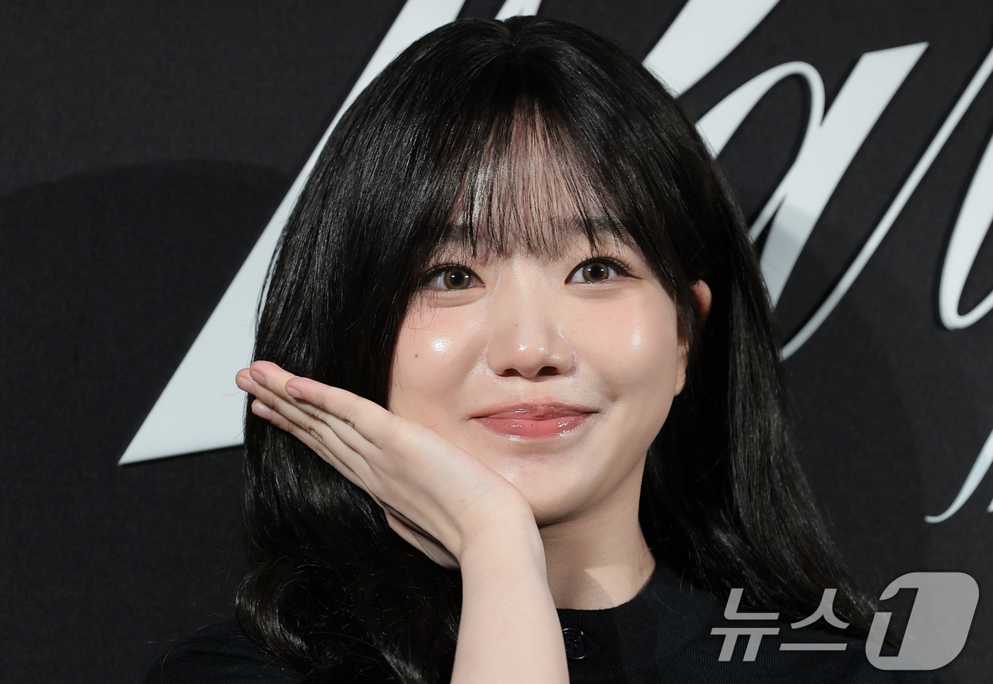 (서울=뉴스1) 권현진 기자 = 가수 겸 배우 조유리가 9일 서울 한남동에 위치한 한 패션 브랜드 플래그십 스토어 오픈 행사에 참석해 포즈를 취하고 있다. 2026.4.9/뉴스1