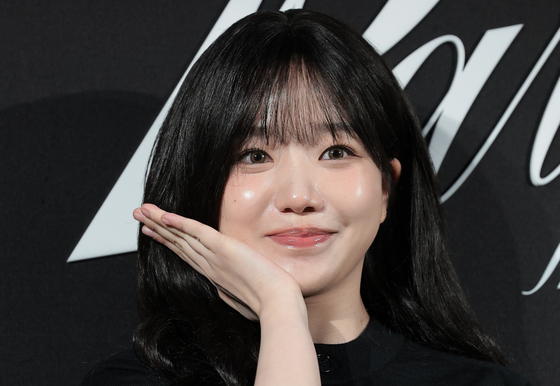 조유리, 빗 속의 피어난 꽃