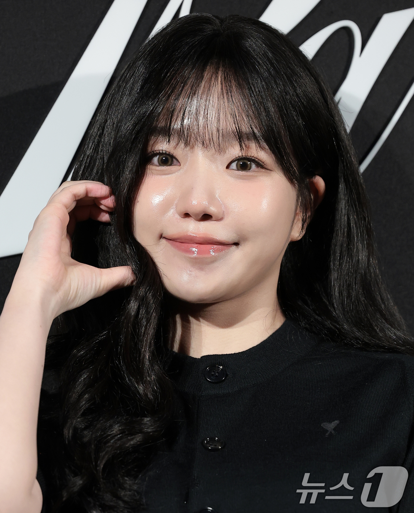 (서울=뉴스1) 권현진 기자 = 가수 겸 배우 조유리가 9일 서울 한남동에 위치한 한 패션 브랜드 플래그십 스토어 오픈 행사에 참석해 포즈를 취하고 있다. 2026.4.9/뉴스1