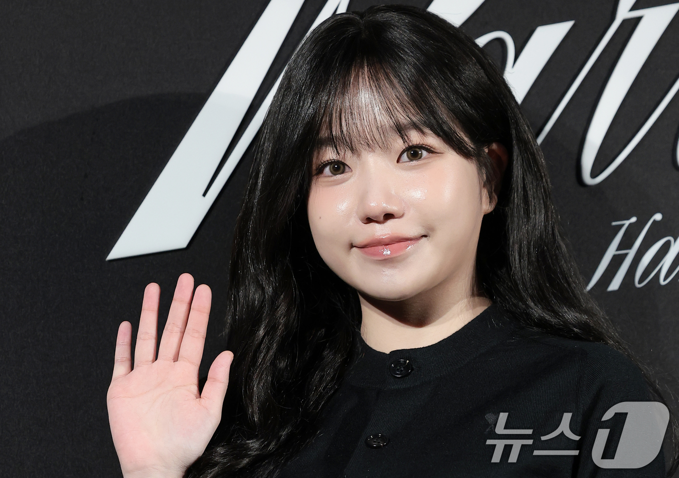 (서울=뉴스1) 권현진 기자 = 가수 겸 배우 조유리가 9일 서울 아미(AMI PARIS) 한남 플래그십 스토어에서 열린 오픈 행사에서 포즈를 취하고 있다. 2026.4.9/뉴스1 …