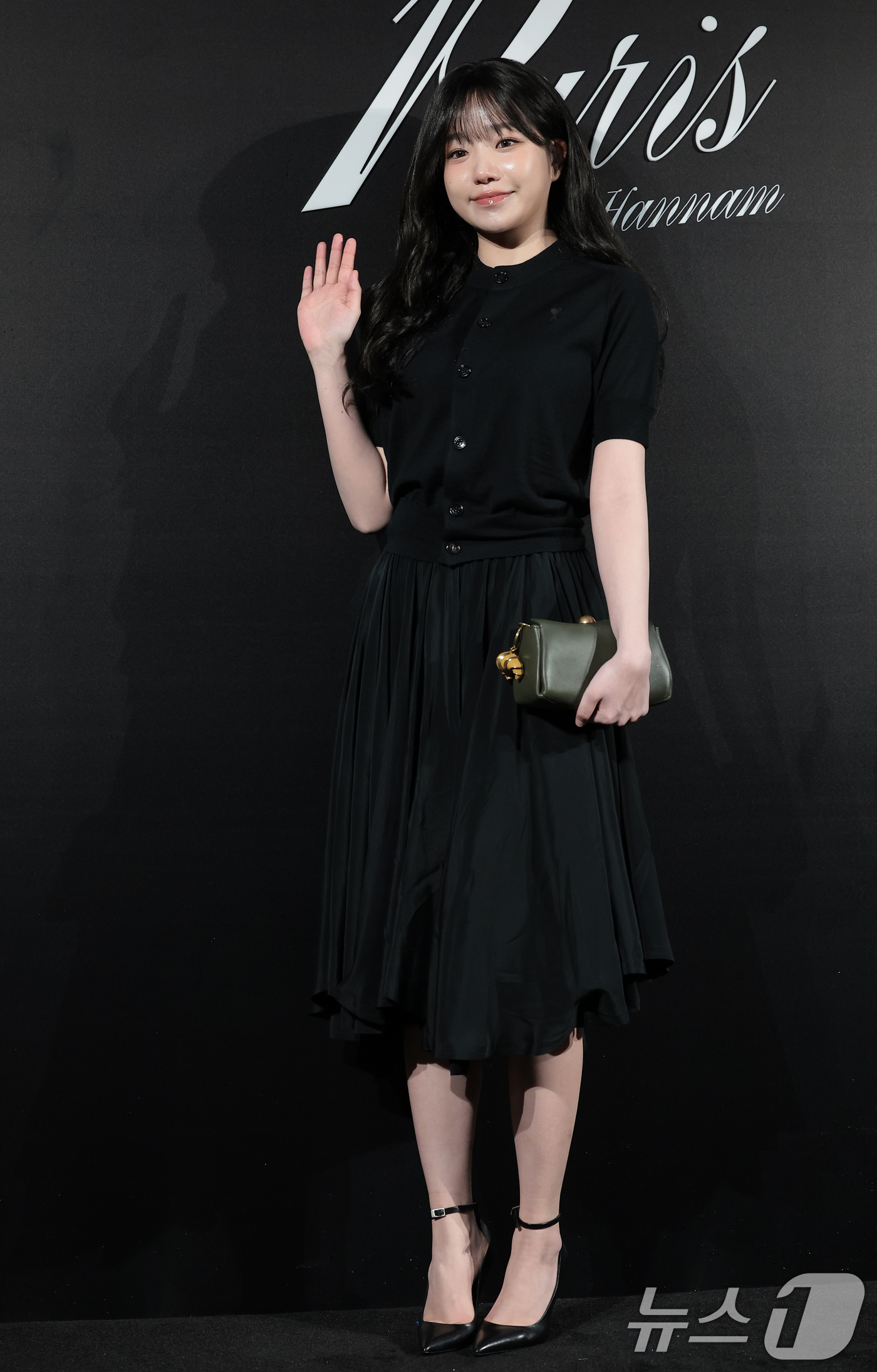 (서울=뉴스1) 권현진 기자 = 가수 겸 배우 조유리가 9일 서울 한남동에 위치한 한 패션 브랜드 플래그십 스토어 오픈 행사에 참석해 포즈를 취하고 있다. 2026.4.9/뉴스1